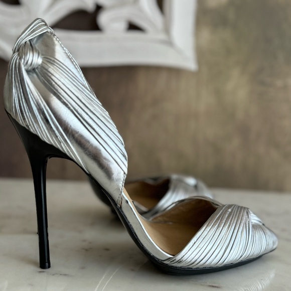 L.A.M.B. Shoes - Silver distressed heels by L.A.M.B. Vintage unique pumps